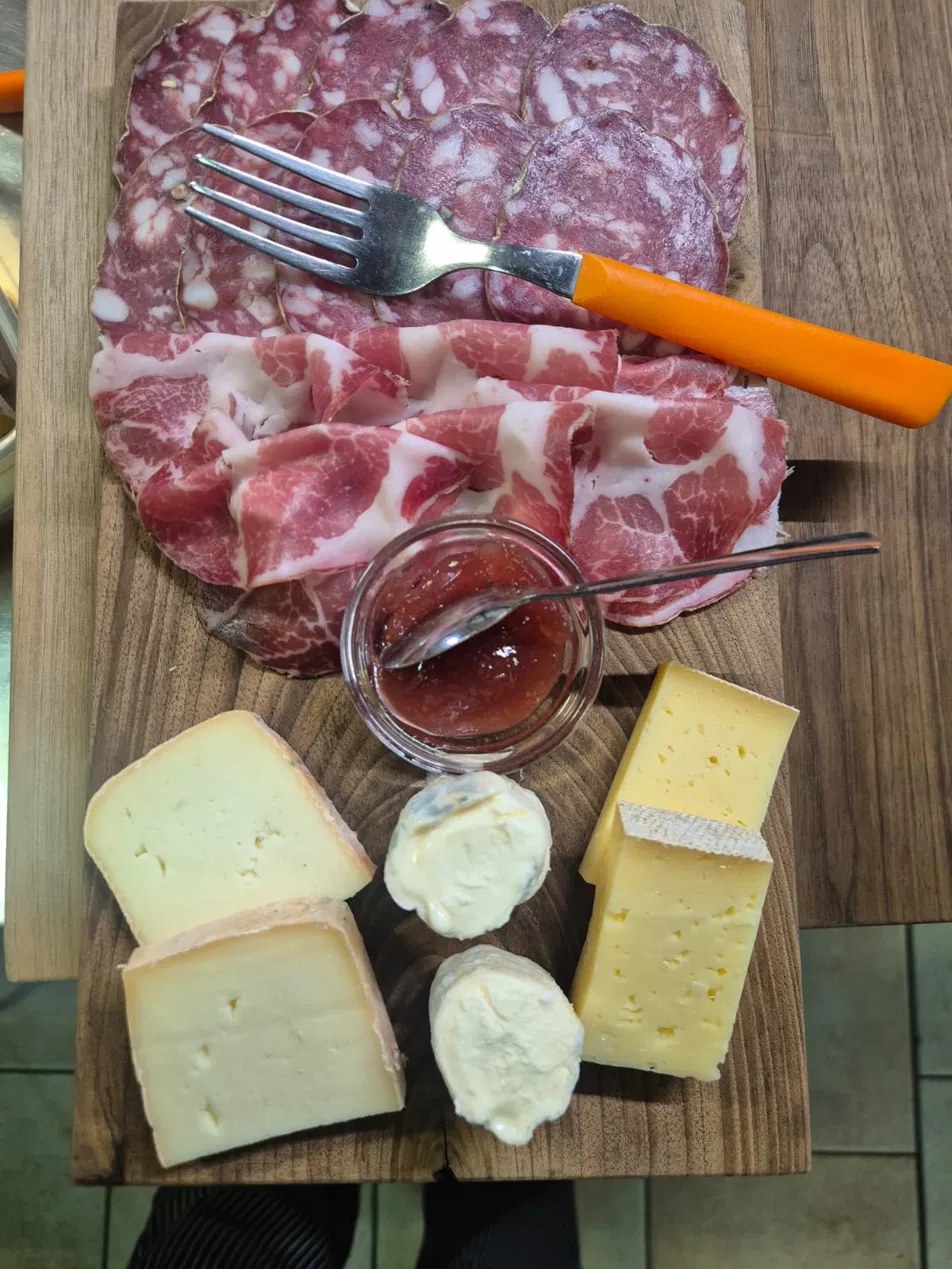 Tagliere di salumi e formaggi dell’Alpe
